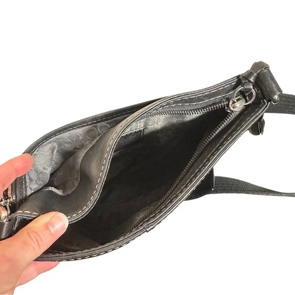 COACH Vintage Genuine Leather Crossbody Bag - Picture 8 of 11